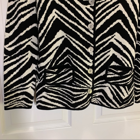 Chico’s Black & White Sweater Cardigan Size 0 (S) - Picture 3 of 10